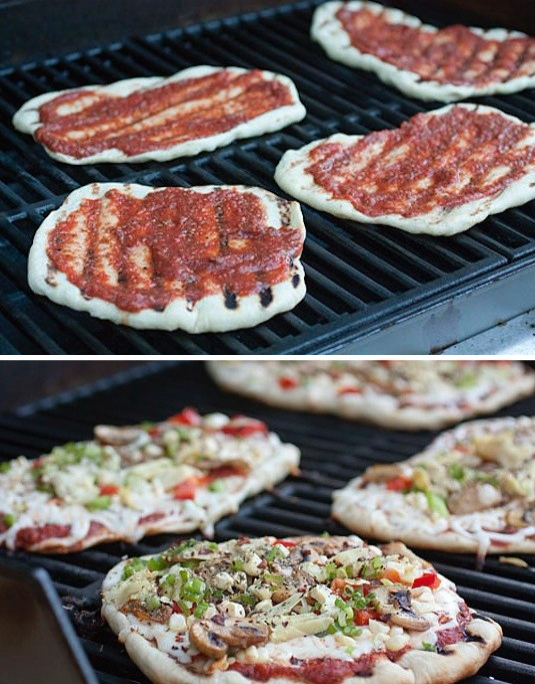 <p>Eğer pizzanızı çıtır çıtır ve hafif dumanlı bir tat ile seviyorsanız ızgarada pişireceğiniz pizzalar sizi yeryüzünden uzaklaştırabilir.</p>
