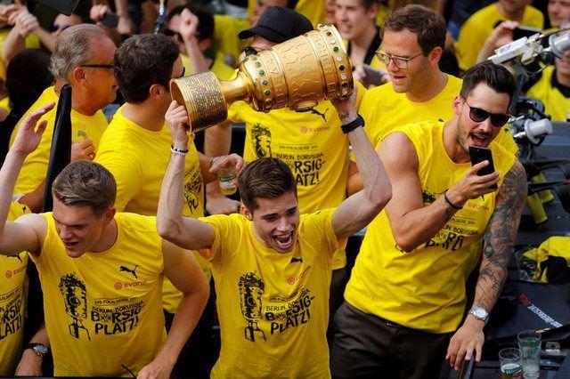 <p>12 - Borussia Dortmund</p>

