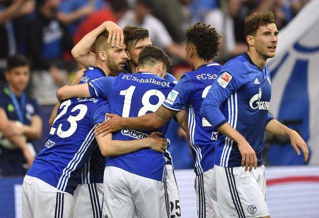 <p>14 - Schalke 04</p>
