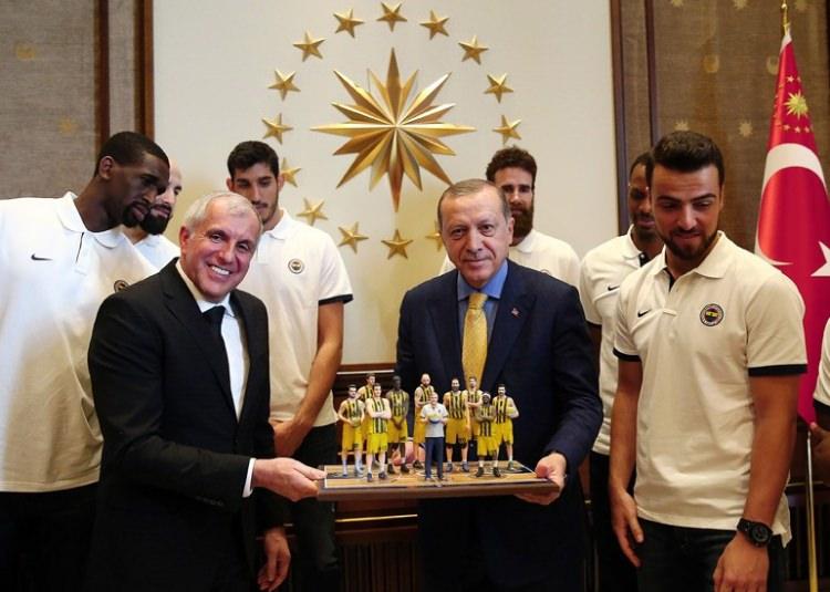 <p>THY Euroleague şampiyonu Fenerbahçe, Cumhurbaşkanı Erdoğan'ı ziyaret etti.</p>
