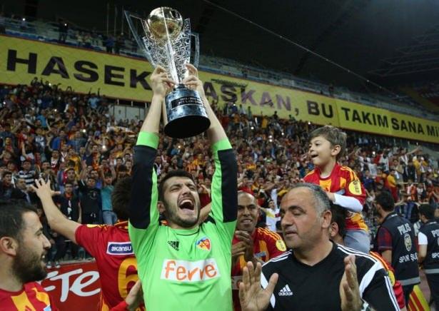 <p>PTT 1. Lig’in şampiyonu Kayserispor, 2-1'lik Karşıyaka galibiyetinin ardından kupasını aldı.</p>