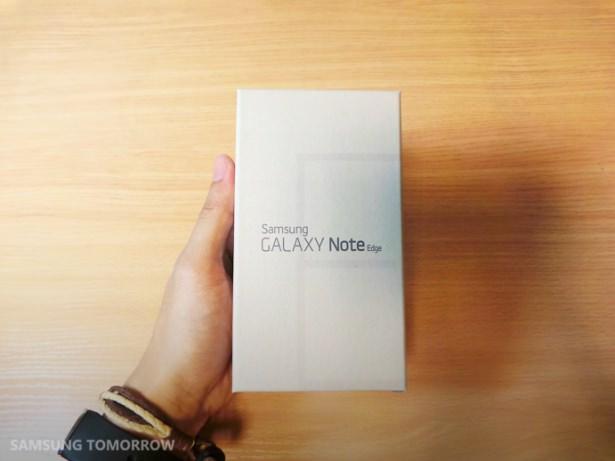<p>Samsung'un yenilikçi telefonu Galaxy Note Edge'in kutusundan neler çıkıyor merak ediyor musunuz?</p>
