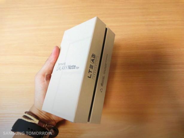 <p>Samsung Tomorrow(Samsung'un resmi blogu) bugün Galaxy Note Edge'in kutu açılış görüntülerini yayınladı.</p>
