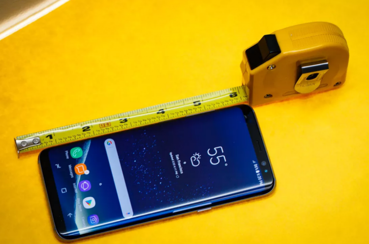 <p>5.8 inç büyüklüğünde kavisli bir ekrana ev sahipliği yapan Galaxy S8, yüzde 84.4 ekran çerçeve oranına sahip</p>
