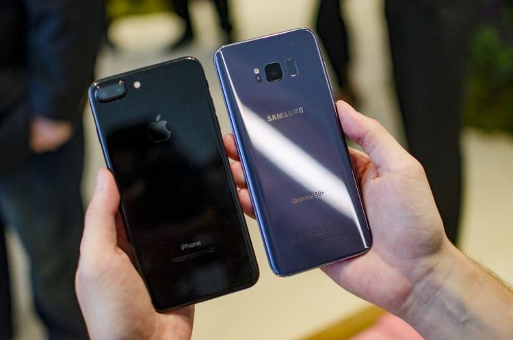 <p>Samsung ile Apple arasındaki amansız rekabet sürüyor. Peki Galaxy S8 serisinde olup da iPhone 7'de olmayan özellikler neler?</p>
