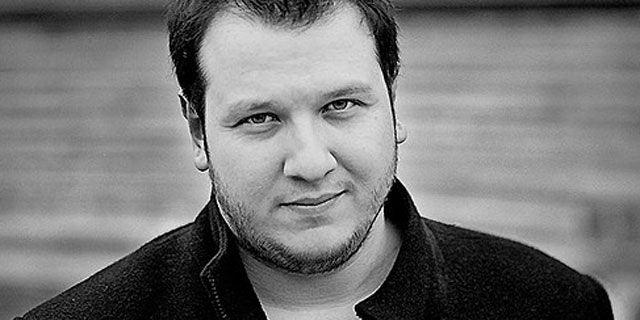 <p>Komedyen Şahan Gökbakar, Türk bayrağı fotoğrafı paylaştığı mesajında, 'Allah yardımcımız olsun. Teröre lanet olsun. Allah kahretsin. Yazıklar olsun. Korkma sönmez bu şafaklarda yüzen al sancak.' gibi ifadelere yer verdi.</p>

<p> </p>
