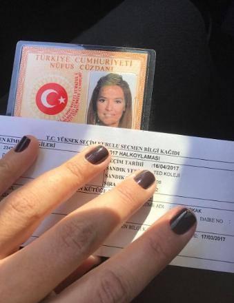 <p><strong>Demet Akalın</strong></p>
<p><br />
"Gece sahne 4 bitti. Ben erkenden vatandaşlık görevime yola"</p>
<p> </p>