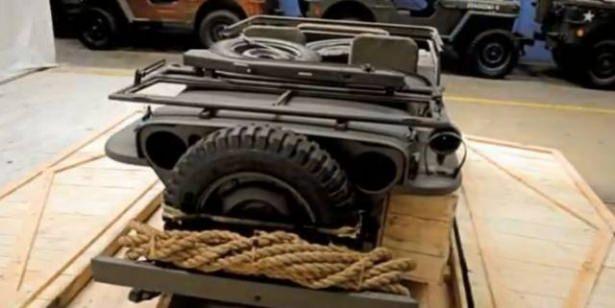 <p>Jeep isminin çıkışı ise daha ilginç. 2.Dünya Savaşı sırasında kullanılmaya başlandığında Amerikan askerleri tarafından Temel Reis çizgi karakterinin sahip olduğu gizemli bir hayvan olan “Eugene the Jeep” adı ile çağrılmaya başlanır.</p>
<p> </p>