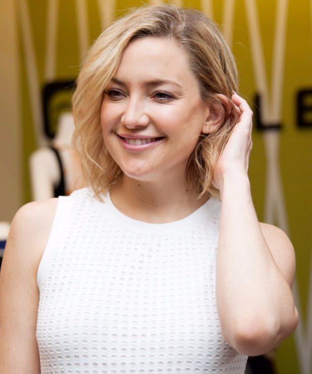 <p>Pek fark edilmese de, Kate Hudson’ın saçları fark ettiğimizden daha altın sarısı. </p>
