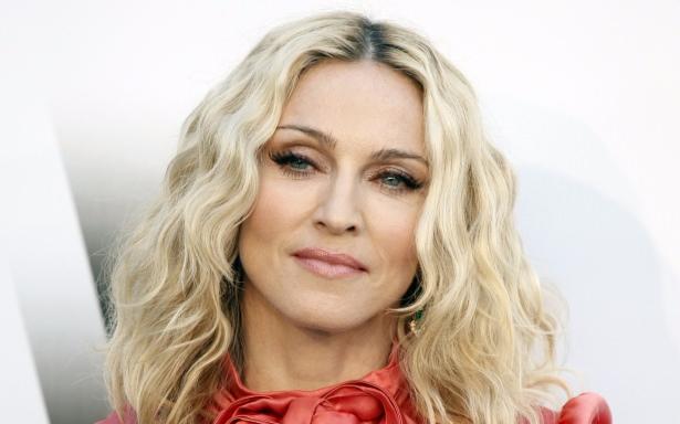 <p>Madonna<br />
<br />
Madonna çilek sarısından platine kadar sarının her tonunu denedi. </p>