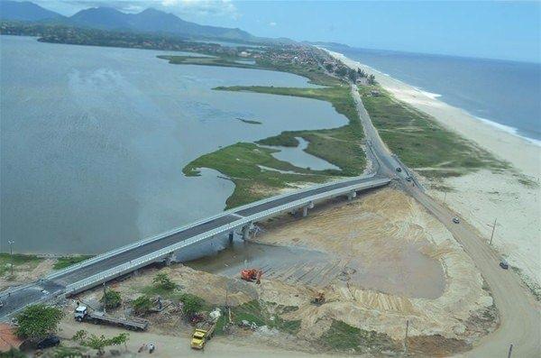 <p>Politikacılar, yerel y&ouml;netimler kampanyalarını desteklemek i&ccedil;in bunun gibi gereksiz onca yapıya imza atıyor.&nbsp;</p>
