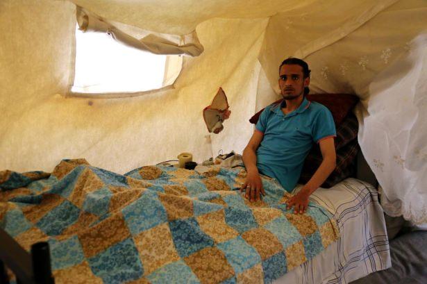 <p>Ülkelerindeki iç savaşta yaralanarak engelli yaşamaya mahkum olan Suriyeliler, Adıyaman'daki çadır kentte hayata tutunuyor.</p>
