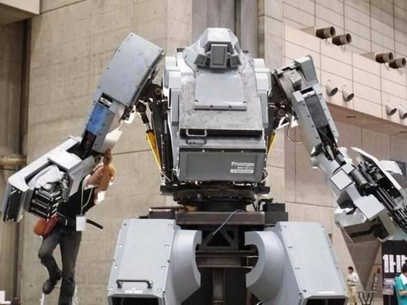 <p>Hareket sensörü teknolojisi sayesinde kokpitteki bir pilot tarafından veya özel yapılmış akıllı bir telefonla kontrol edilebiliyor. Kuratas askeri amaçlar için tasarlanmış bir robottur.</p>

<p> </p>
