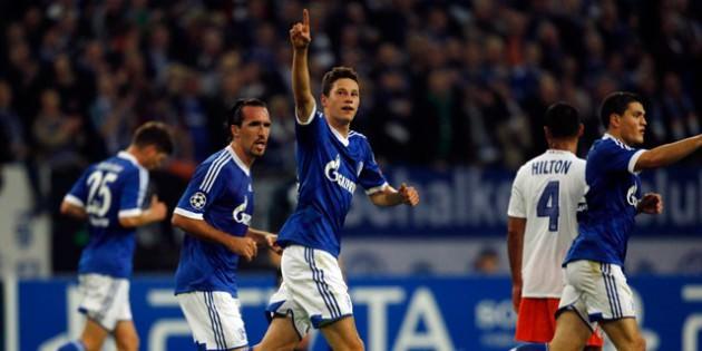 SCHALKE 04 --- Grup aşamasının namağlup takımlarından biri. Tecrübeli yıldızlarıyla ve ekolüyle her zaman tehlikeli bir takım görünümünde. Affelay, Farfan, Huntelaar tanıdık isimler. 3 galibiyet ve 3 beraberlikle 12 puan topladı. 10 gol atıp, kalesinde 6 gol gördü.