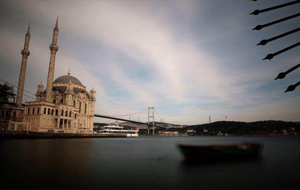 <p>İstanbul Boğazı'nda keyifli anlar yaşayabilecek konuklar; Galata Kulesi, Çırağan Sarayı, Anadolu ve Rumeli Hisarları'nı gezebilecek.</p>
<p> </p>