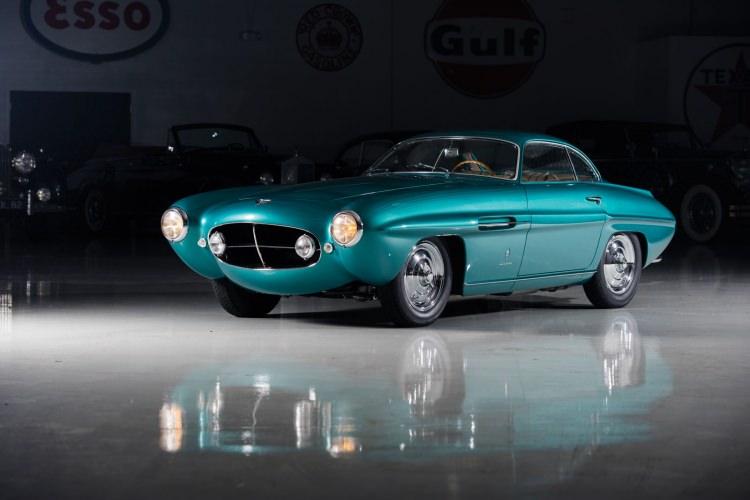 <p><span style="color:#FFA07A"><strong>Otomobil -</strong></span> Resimde görmüş olduğunuz otomobil, Fiat'ın 1950'lerde ürettiği bir model. Ancak onun ilginç bir hikayesi var.</p>
