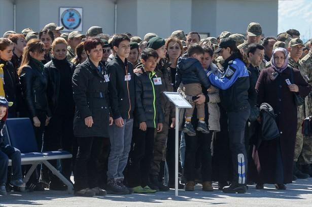 <p>Törene Van Valisi İbrahim Taşyapan, Van Emniyet Müdürü Mehmet Suat Ekici, Van 6’ncı Hudut Alay Komutanı Albay Ali Yalçın, kurum amirleri ve polisler katıldı.</p>