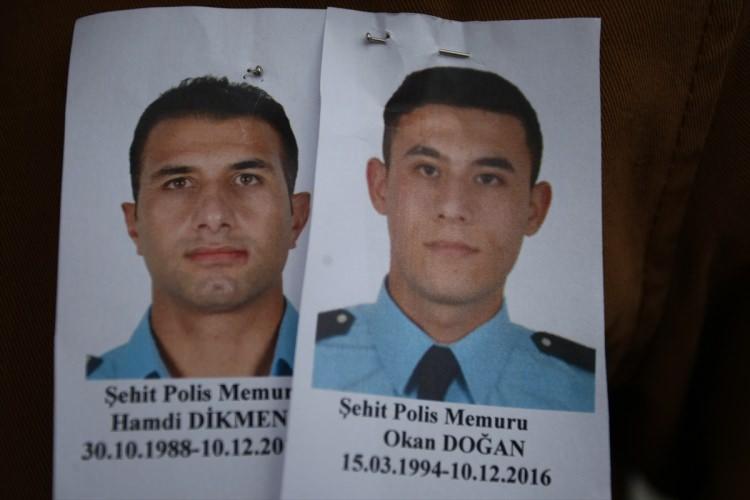 <p>İstanbul'daki terör saldırısında şehit olan çevik kuvvet polisleri Hamdi Dikmen ve Okan Doğan için Malatya Şehir Mezarlığı camisinde cenaze töreni düzenlendi.</p>

<p> </p>
