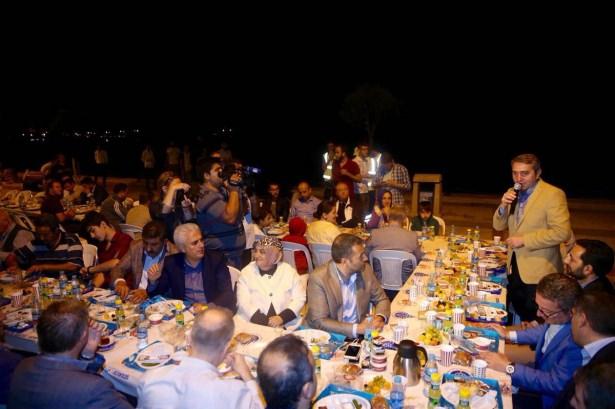 <p>Çanakkale'deki iftar programının dönüşünde Sahur Programı, Silivri'de düzenlendi.</p>

