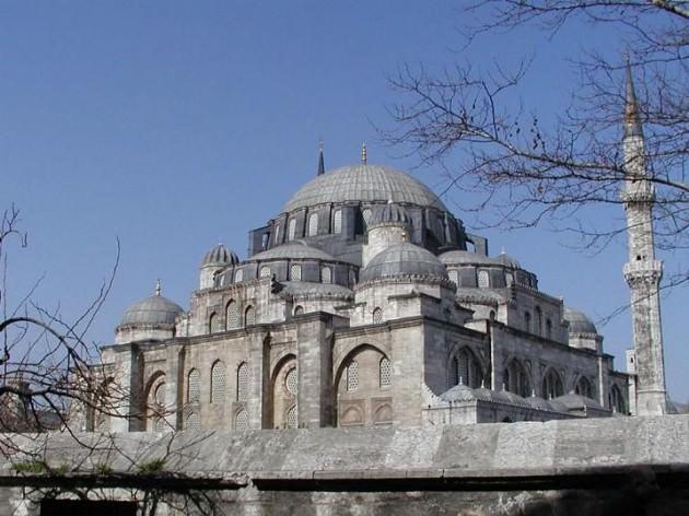 <p>Şehzadebaşı Cami restpre edilmeden önce... </p>