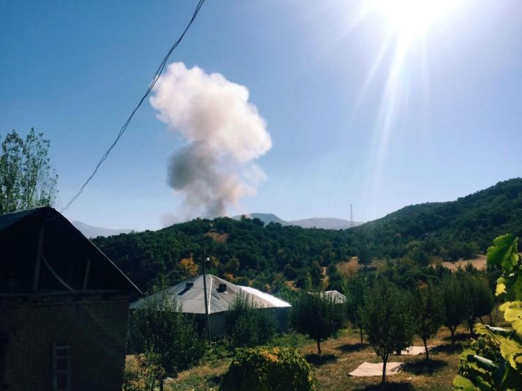 <p>Hakkari Şemdinli'den kahreden <a href="http://www.haber7.com/" target="_blank">haber</a>... Hakkari’nin Şemdinli ilçesi Durak jandarma karakoluna bombalı araçla düzenlenen saldırıda 9 askerin şehit olduğu bildirildi. Aralarında sivillerin de bulunduğu 11 kişi yaralandı.</p>

<p><strong><a href="http://video.haber7.com/video-galeri/77831-karakola-bomba-yuklu-aracla-saldiri" target="_blank"><span style="color:rgb(255, 215, 0)">VİDEO İÇİN TIKLAYIN.</span></a></strong></p>
