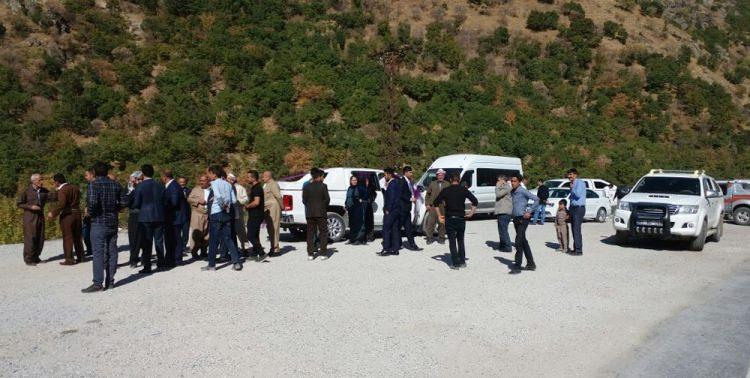 <p>Hakkari’nin Şemdinli İlçesi’ndeki Durak Jandarma Karakolu’na <a href="http://www.haber7.com/etiket/pkk" target="_blank">PKK</a>’lı teröristler busabah bomba yüklü araçla saldırı düzenledi.</p>

<p> </p>

<p><strong><a href="http://video.haber7.com/video-galeri/77831-karakola-bomba-yuklu-aracla-saldiri" target="_blank"><span style="color:rgb(255, 215, 0)">VİDEO İÇİN TIKLAYIN</span></a></strong></p>
