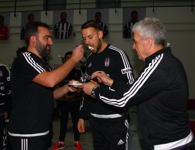 <p>İsveç Milli Takım formasıyla alt yaş gruplarında önemli başarılar elde eden Milosevic, Beşiktaş kariyerinde gördüğü kırmızı kartlar sebebiyle bir türlü Şenol Güneş'in gözüne giremedi.</p>
