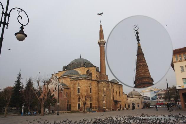 Hatta O okların 6 tane olduğu sağ taraftan bir tanesinin hava şartları nedeniyle zamanla düştüğü söyleniyor. 