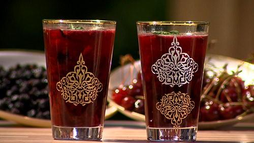 <p>Biz de yasemin.com olarak bu özel şerbetlerin birkaçını tarifi ile birlikte sizler için derledik...</p>
