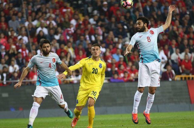 <p>"Sergen Yalçın tipik Beşiktaşlı. Bizler gibi Beşiktaş dışında herşeyden bi haber..."</p>
