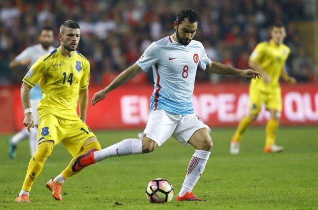 <p>"Sergen Yalçın futbola dair yaptığı herhangi bir işi ciddiye alsaydı ülkenin belki de dünyanın en iyilerinden olurdu. Şaşırmıyorum."<br />
</p>