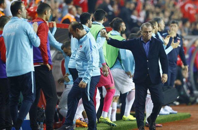 <p>"Sergen Yalçın bu yayında da yaptın yapacağını. Yayın bitmeden ne yapsam da TT olsam diye mi düşünüyorsun?"</p>