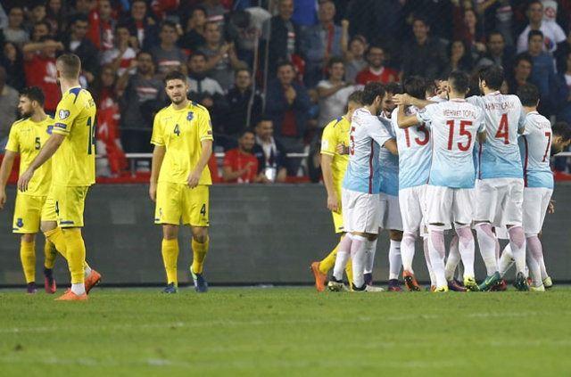 <p>"Sergen Yalçın sanki kahveye gitmiş çayını içerken konuşan amcalar gibi! Dünyadan haberi yok."</p>