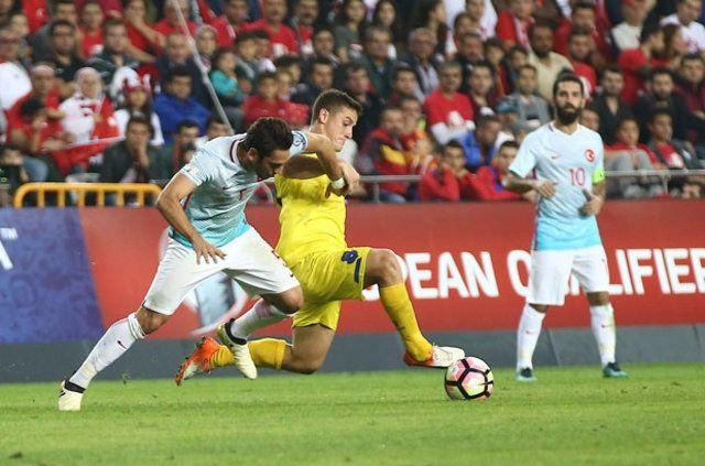 <p>"Sergen Yalçın da oyuna istediği biri girmeden rahatlamıycak galiba. Kardeşim bi dur Drogba'yı almaya çalışıcan birazdan görüyoruz."</p>
