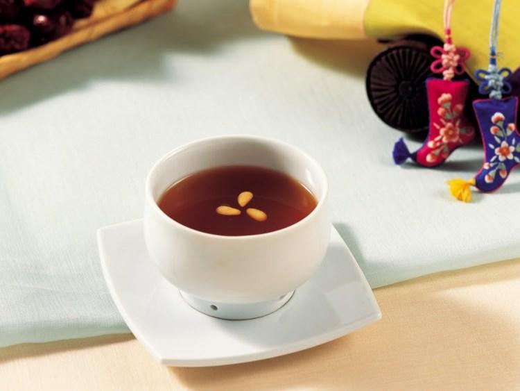 <p><strong>Ginseng tea</strong></p>

<p>Kırmızı renkli gingsengten yapılan bir çay türüdür. </p>

