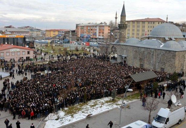 <p>Samanyolu Televizyonu (STV) ana <a href="http://www.haber7.com/" target="_blank">haber</a>spikeri <a href="http://www.haber7.com/etiket/kemal+g%C3%BClen" target="_blank">Kemal Gülen</a>'in de babası olan<a href="http://www.haber7.com/etiket/seyfullah+g%C3%BClen" target="_blank">Seyfullah Gülen</a>, 4 ay önce geçirdiği kalp krizi nedeniyle Şifa Hastanesi'nde tedavi altına alınmıştı. </p>
