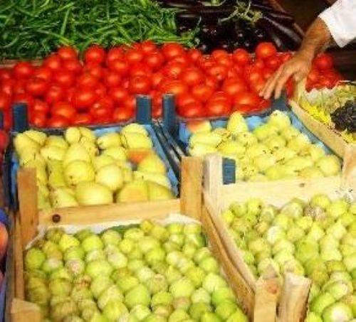 <p>ZELLENBUR : BU DA ÇARŞIDA ESNAFA BOZUK MAL SATMAYI, YALAN YEMİNİ, MALINI METHETMEYİ, MALIN KUSURUNU GİZLEMEYİ VE İNSANLARI ALDATMAYI GÜZEL GÖSTERİR.</p>
<p> </p>