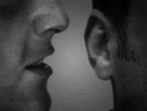 <p>METUN VE MESUT : İNSANLAR ARASINDA YALAN HABERLERİ YAYAR, SONRA ONLARIN ASLI ÇIKMAZ.</p>
<p> </p>
