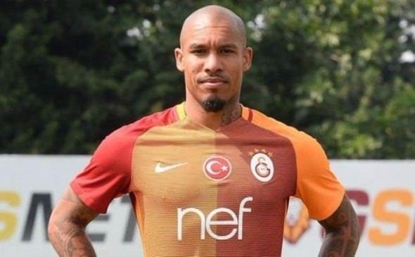 <p>DE JONG FORMAYI KAPTI<br />
<br />
NIGEL DE JONG - İlk birkaç haftada sakatlığı nedeniyle oynayamayan Nigel de Jong, son dönemde ise Riekerink'in vazgeçmediği isimlerden oldu. Nigel de Jong, Tolga Ciğerci'den formayı alırken, orta sahadaki çalışkanlığı ile dikkat çekmeye başladı.</p>

