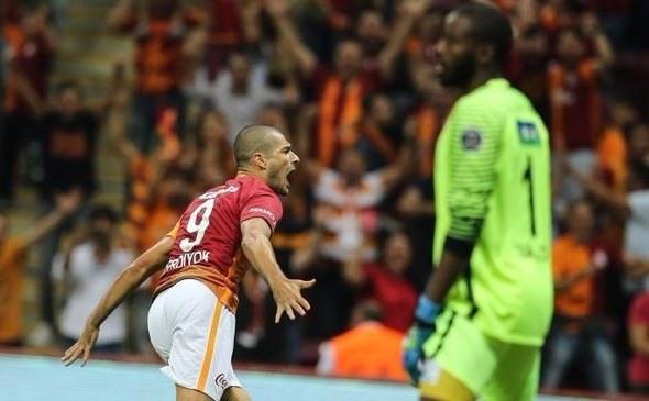 <p>FIRTINA GİBİ BAŞLADI AMA...<br />
<br />
EREN DERDİYOK - Lige fırtına gibi başlayan ve ilk 5 haftada 5 gol atan Eren Derdiyok, düşüş içerisine girdi. Son haftalarda formayı Podolski'ye kaptıran Eren, oyuna girdiği son maçlarda çalışkanlığı ile dikkat çekse de skor üretmekte zorlandı.</p>