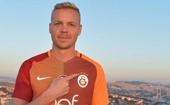 <p>HALA KAYIPLARDA!<br />
<br />
KOLBEINN - İzlandalı oyuncu, Serdar Aziz gibi sakatlık şoku yaşadı. Henüz Galatasaray formasıyla sahaya ayak basamadı. Kolbeinn'in bu tutumu artık yönetimin ve teknik heyetin sabrını taşırmaya başladı.</p>
