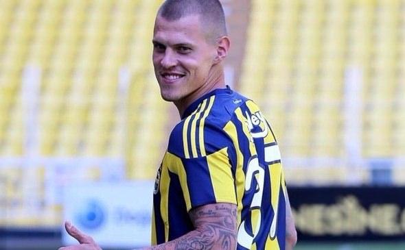 <p>ADVOCAAT'IN VAZGEÇİLMEZİ<br />
<br />
MARTIN SKRTEL - Fenerbahçe'nin onun için Liverpool'a ödediği yüksek bonservis bedeli tartışma yaratmıştı ancak tecrübeli oyuncu sergilediği performansla Dick Advocaat'ı memnun ediyor. Skrtel, Simon Kjaer ile birlikte Fenerbahçe'nin vazgeçilmezlerinden biri oldu.</p>
