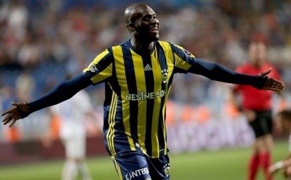 <p>RÖVEŞATA KRALI OLDU<br />
<br />
MOUSSA SOW - Fenerbahçe'nin en formda isimlerinden biri olan Moussa Sow, son haftalarda attığı röveşata golleriyle de dikkat çekmeye başladı. Manchester United maçında ilk röveşatasını atan Sow, gollerine devam ederken hem Dick Advocaat'ın hem de Fenerbahçe camiasının yüzünü güldürüyor. Sow'un ligde 4 golü bulunuyor.</p>
