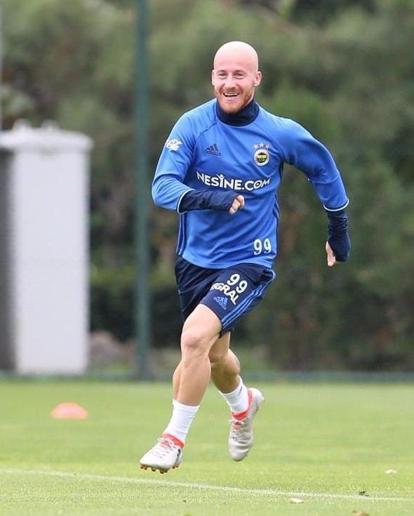 <p>ESKİYİ ARATIYOR<br />
<br />
MIROSLAV STOCH - Dick Advocaat'tan zaman zaman formayı almayı başaran Stoch, yine de eski günlerini aratıyor. Süper Lig'de sadece 5 maçta süre alan Stoch, bunların sadece 1'inde ilk 11'de yer buldu.</p>
