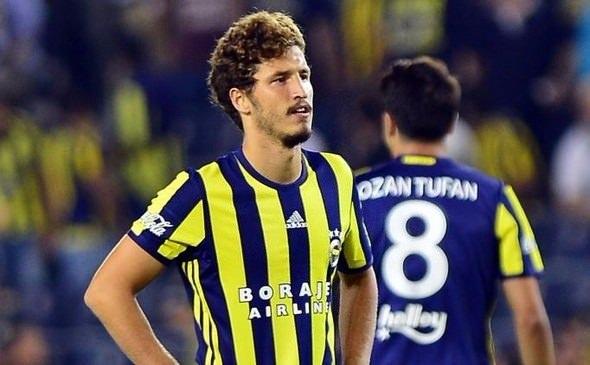<p>ADVOCAAT İLE YILDIZI BARIŞMADI<br />
<br />
SALİH UÇAN - 2 sezonu Roma'da geçirdikten sonra büyük ümitlerle Fenerbahçe'ye döndü. Advocaat'ın gelişiyle tamamen gözden düşen Salih Uçan, 11'de şans bulmakta zorlanıyor. Salih şu ana kadar ligde sadece 2 maçta forma giydi.</p>
