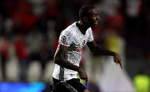 <p>SAKATLIK KABUSU<br />
<br />
TALISCA - Beşiktaş ile sezona çok iyi bir başlangıç yapan Talisca, herkesin beğenisini kazandı. Ancak yıldız oyuncu yaşadığı talihsiz sakatlık nedeniyle uzun süredir formasına hasret kaldı. Talisca ligde oynadığı 6 maçta 4 gole imza atmıştı.</p>
