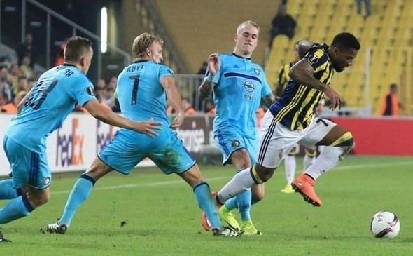 <p>EN BÜYÜK KATKI<br />
<br />
JEREMAIN LENS - Fenerbahçe'nin en başarılı isimlerinden olan Lens, sakatlığını da atlatmayı başardı. Yaşadığı sakatlık nedeniyle birkaç maç kaçıran Lens, sarı-lacivertli ekibin hücumdaki en önemli silahı oldu. Lens ligin 14 haftalık periyodunda 1 gol, 5 asistlik bir performans sergiledi. (Sporx)</p>