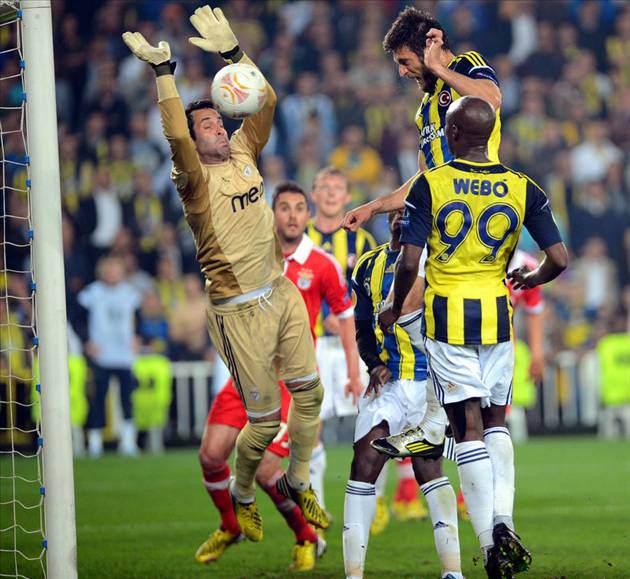 Bilmem kaç aydır yenilmeyen Benfica'yı ezdi Fenerbahçe. Biraz da şans olaydı...