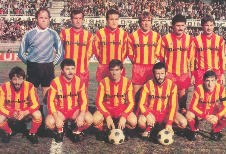 <p>MALATYASPOR 1985-1986<br />
<br />
 </p>

<p>Soldan sağa</p>

<p>Ayaktakiler: Malik Gençalp, Fuat Akyüz, Cavit Kurucu, Sedat Karaoğlu, Bünyamin Süral, Eren Talu.</p>

<p>Oturanlar: Feridun Özütok, Metin Yıldız, Muzaffer Atacan, Levent Numanoğlu, Oktay Çevik.</p>
