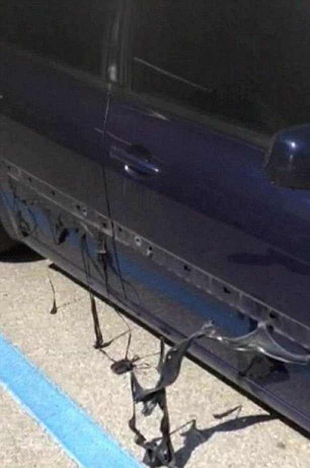 <p>Ancak sıcak hava sadece insanları olumsuz olarak etkilemiyor. B&ouml;lgede birka&ccedil; g&uuml;nd&uuml;r g&uuml;neşin altında park halinde bulunan bir arabanın bazı kısımlarının eridiğini g&ouml;steren fotoğraflar sosyal medyada yer aldı.</p>

<p>&nbsp;</p>
